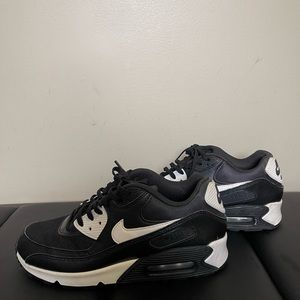Nike Women’s Air Max 90